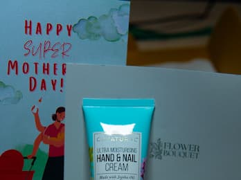 Mother’s Day Luxury Gift Box with Hand Cream,