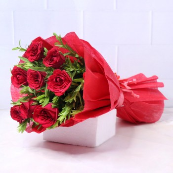 Send Gifts and flower bouquets to her on your Anniversary