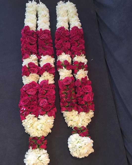 Wedding garlands made of red roses and white baby’s breath flowers, offering a luxurious and traditional design.
